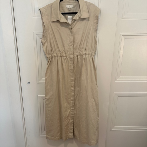 Banana Republic Dresses & Skirts - Banana Republic Sleeveless Button Up Beige Dress